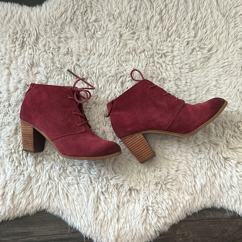 Toms Lunata red suede lace up ankle boots